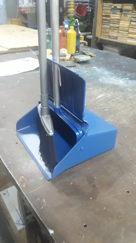 pá de lixo com vassourinha