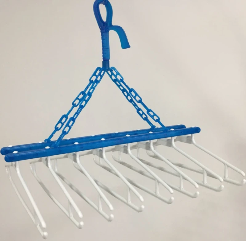 varal com cabides em plástico